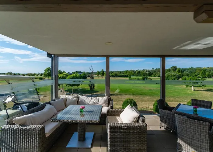 Apartment With Pool, Roof Terrace, Garden